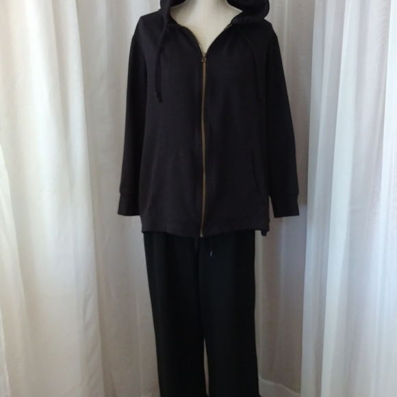 Bundled Curvy Plus Size Sweatsuit. XL - Picture 2 of 9